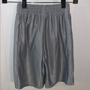 Boys size M (8) gray Starter shorts